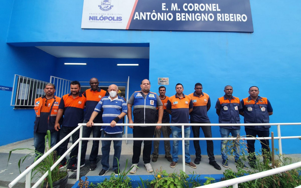 O secret&aacute;rio municipal de Defesa Civil, Bola Galego (colete azul), afirmou que o objetivo &eacute; reduzir o risco de desastres nas unidades