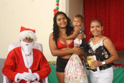 Nilópolis: Festa de Natal da Comunidade Sagrado Coração de Jesus presenteia mais de 100 crianças