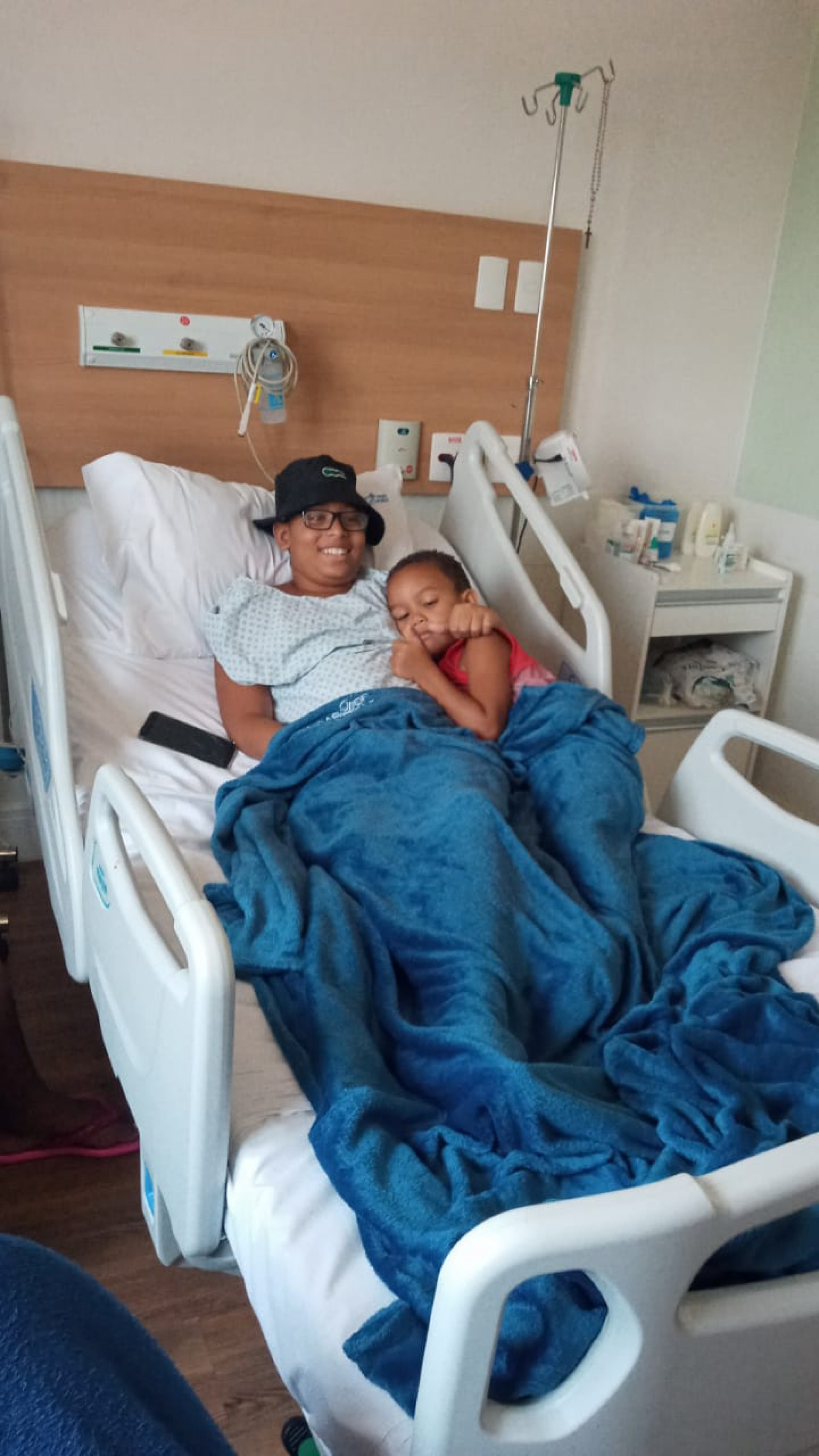 Depois de 29 dias internado, o menino Ney Kayque Lourenço de Araújo, de 11 anos, recebeu alta nesta segunda-feira (12) - Arquivo Pessoal
