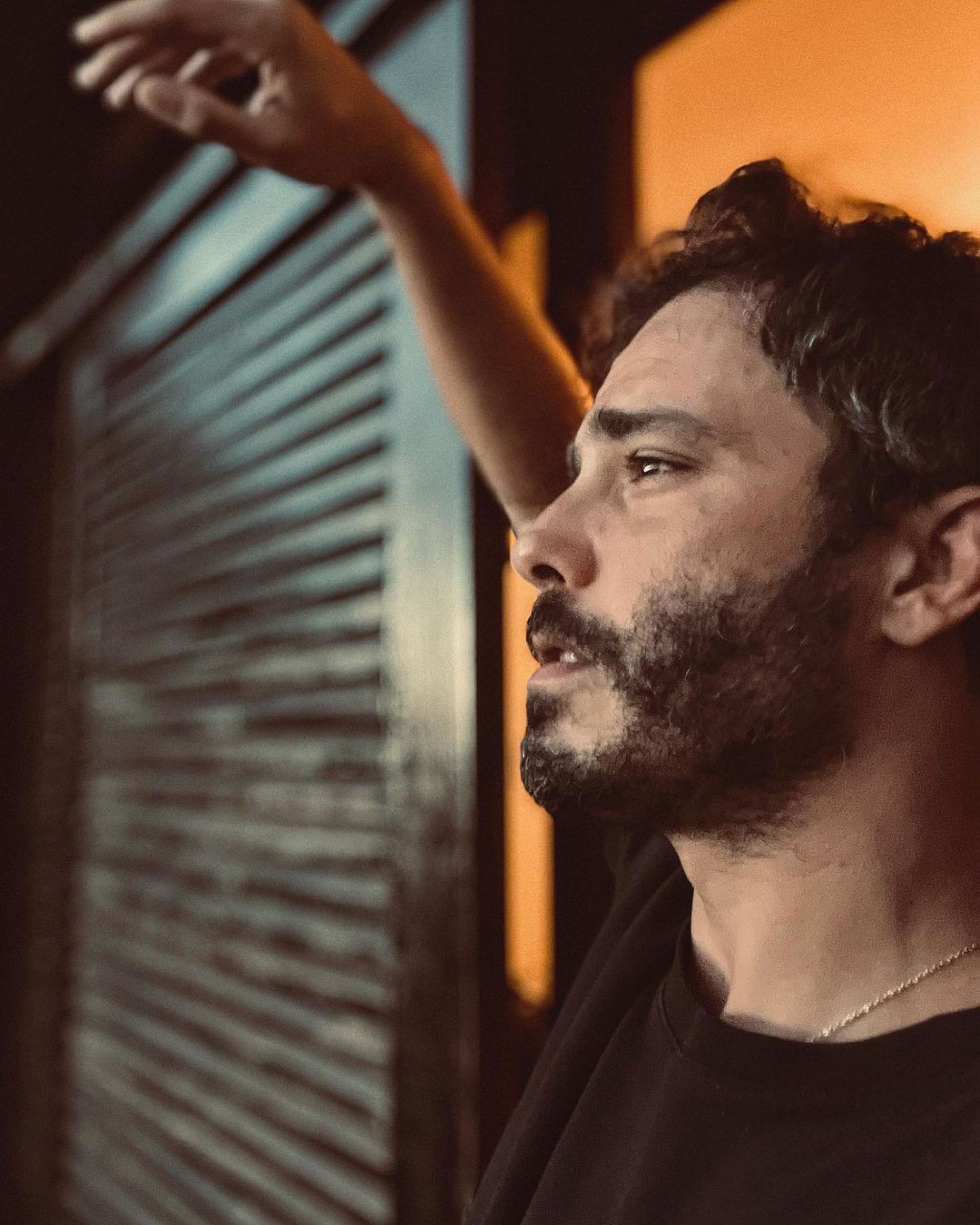 O ator estava saindo de um bar quando foi surpreendido por um grupo de assaltantes - Reprodução