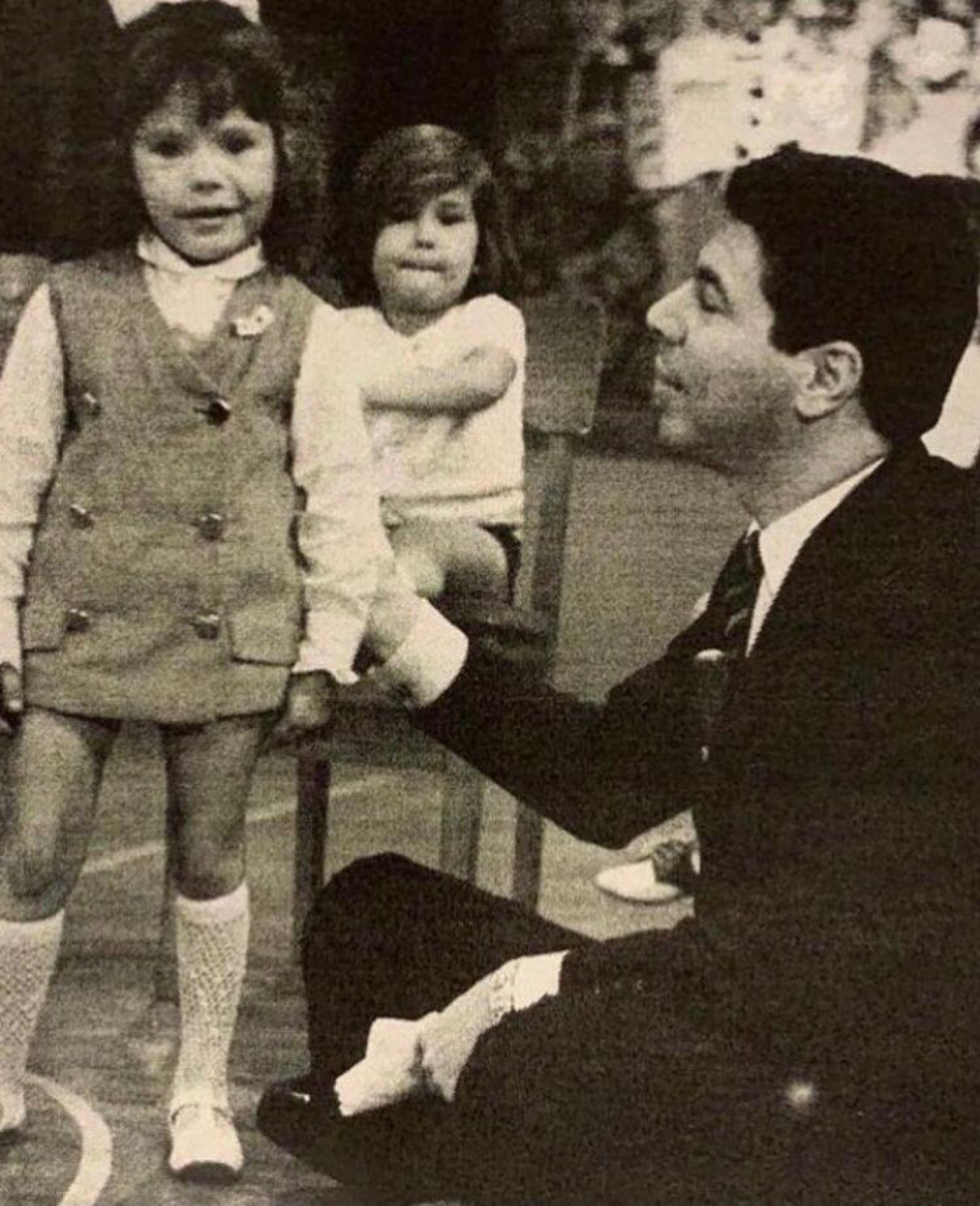 Silvio Santos jovem junto às filhas Cintia e Silvia - Reprodução / Instagram