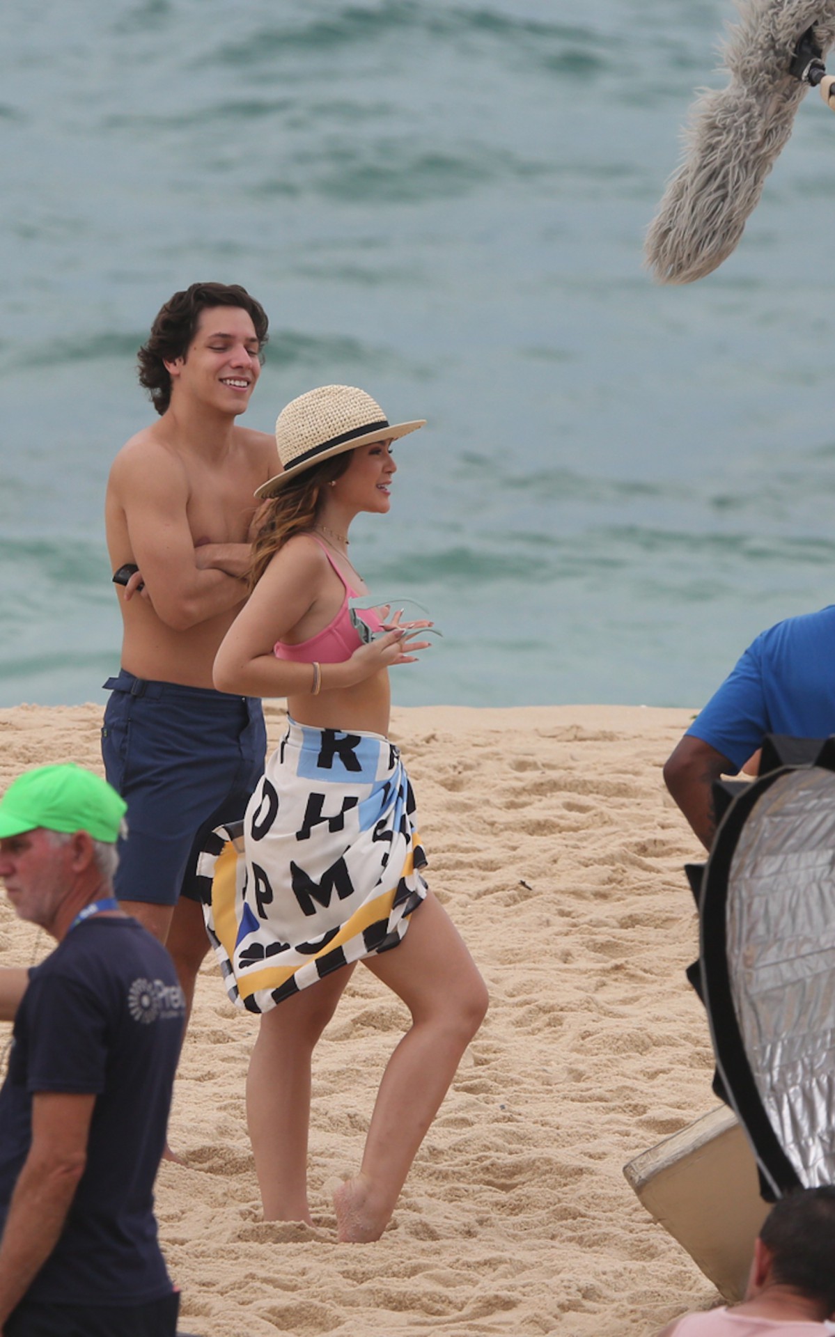 Mel Maia grava cenas de novela em S&atilde;o Conrado