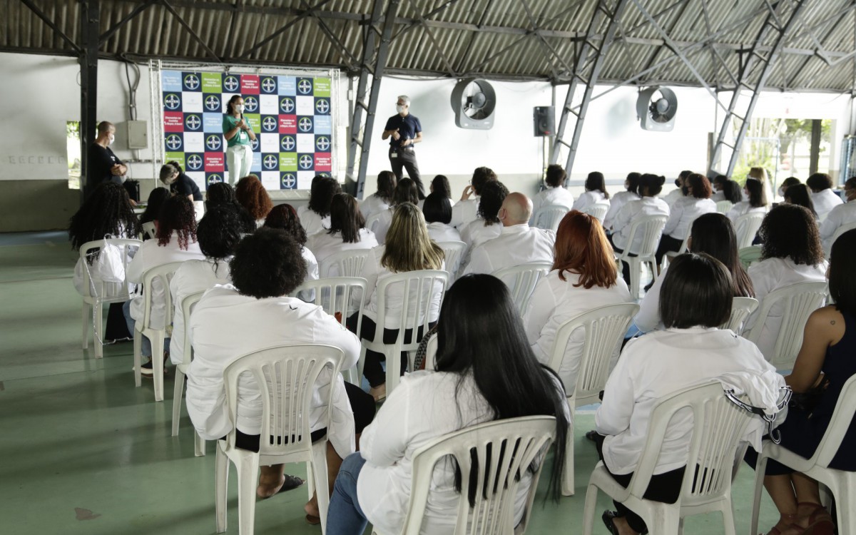 O curso incluiu m&oacute;dulos de aprendizagem voltados a no&ccedil;&otilde;es b&aacute;sicas de gest&atilde;o, introdu&ccedil;&atilde;o &agrave; profiss&atilde;o, boas pr&aacute;ticas de manipula&ccedil;&atilde;o de alimentos, entre outros temas