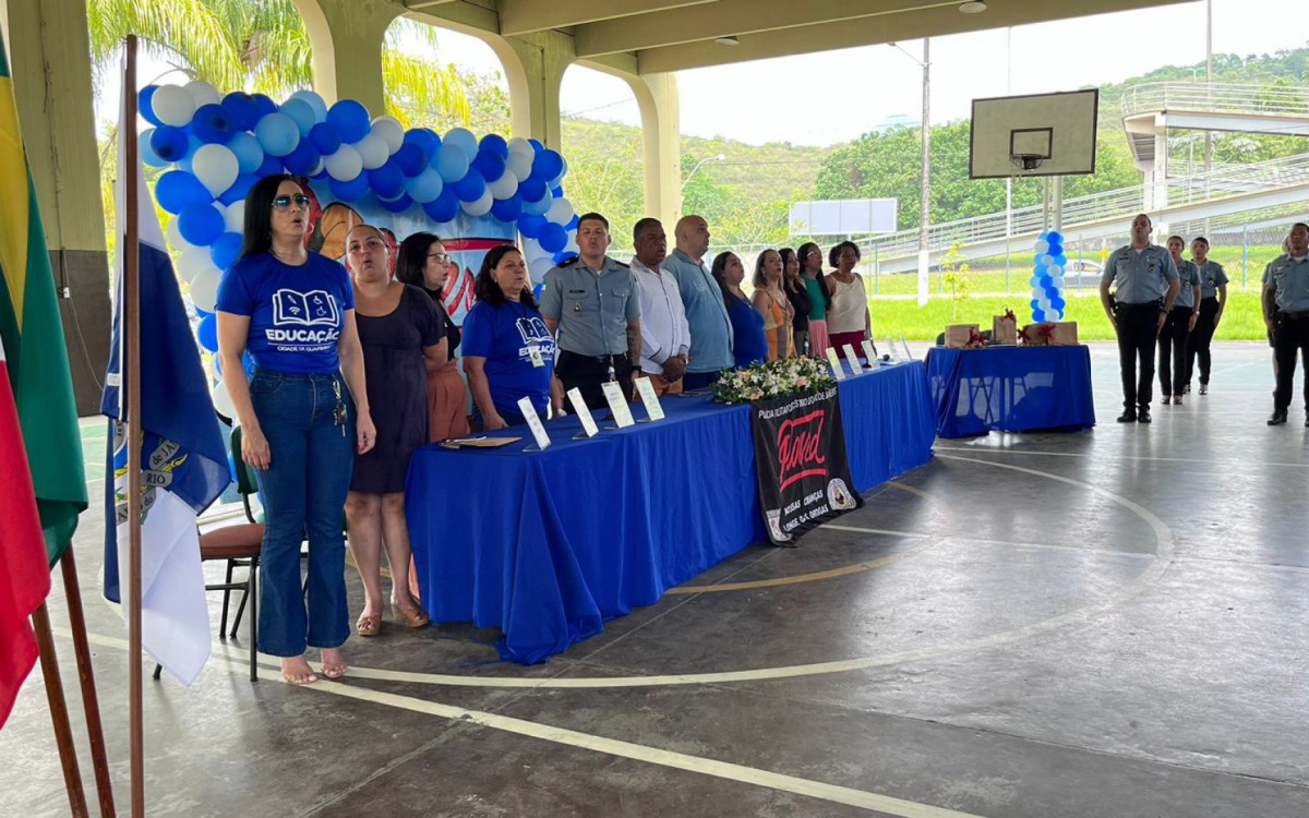 A formatura dos alunos ocorreu na Escola Municipal Professora Ac&aacute;cia Leit&atilde;o Portella, no bairro de Parada Modelo