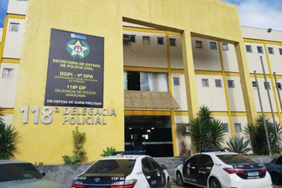 Mulher mantida em cárcere pelo companheiro pede ajuda por mensagem e é salva pela PM em Araruama