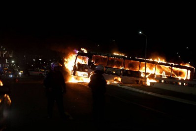 Corpo de Bombeiros afirma que manifestantes dificultaram combate ao fogo