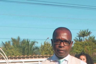 Homem morto em explosão é enterrado no dia do aniversário