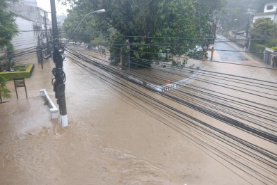 Após alagamento, trecho da Rua do Imperador é liberado