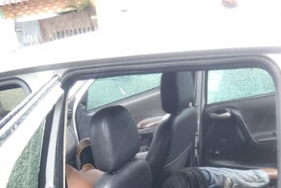 Três homens são executados a tiros dentro de carro em Itaguaí