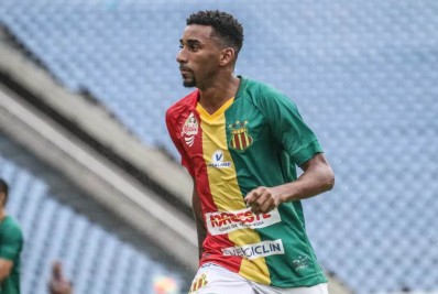 Alvo do Vasco, lateral acerta com clube russo