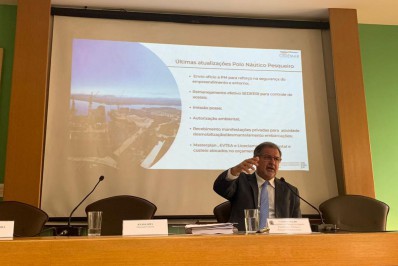 Governo do Rio estuda retirada de embarcações abandonadas na Baía de Guanabara