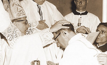 Jonas Abib sendo ordenado sacerdote em 1964 - Divulga&ccedil;&atilde;o: Can&ccedil;&atilde;o Nova