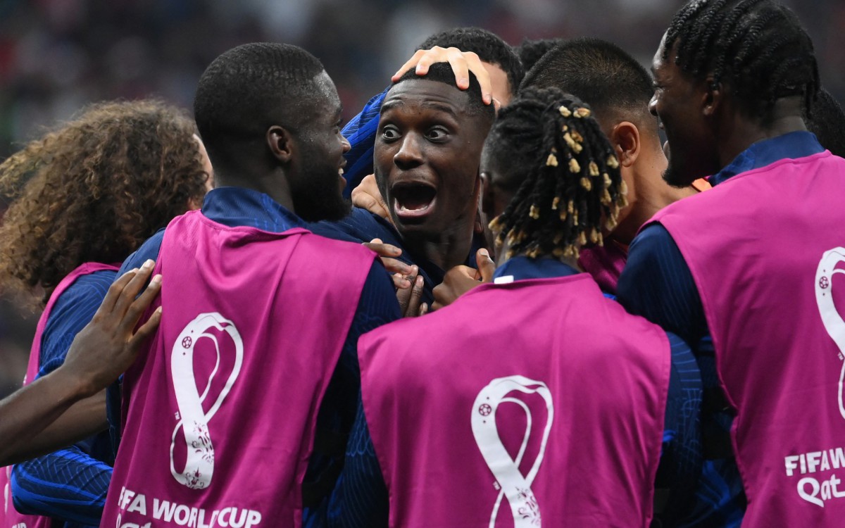 Kolo Muani n&atilde;o escondeu a felicidade com o gol marcado na vit&oacute;ria sobre Marrocos