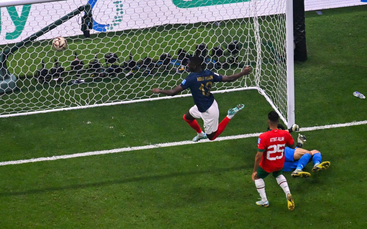 As substitui&Atilde;&sect;&Atilde;&micro;es de Deschamps funcionaram no segundo tempo, e a Fran&Atilde;&sect;a ampliou a vantagem no marcador