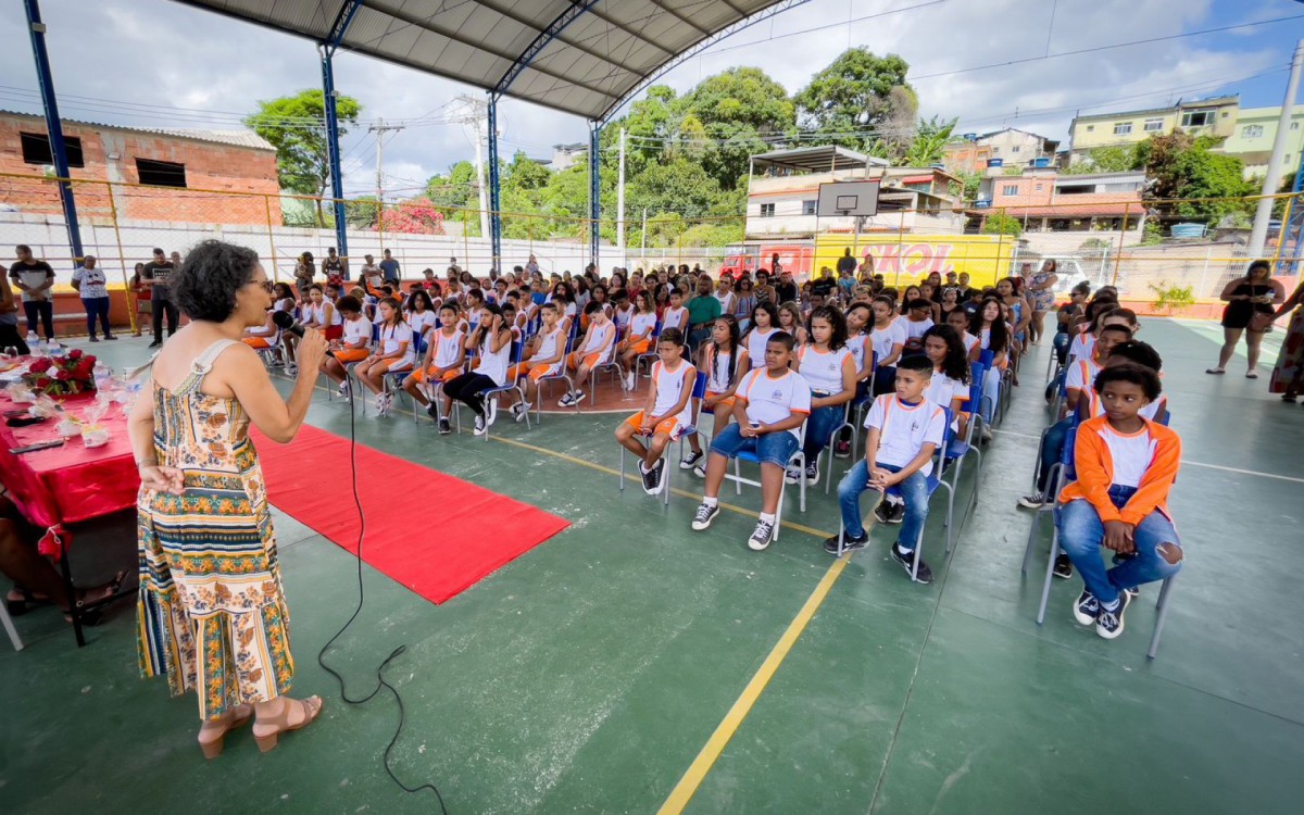 A orientadora pedag&oacute;gica Leila &Aacute;vila destacou o car&aacute;ter pedag&oacute;gico e educativo do Proerd