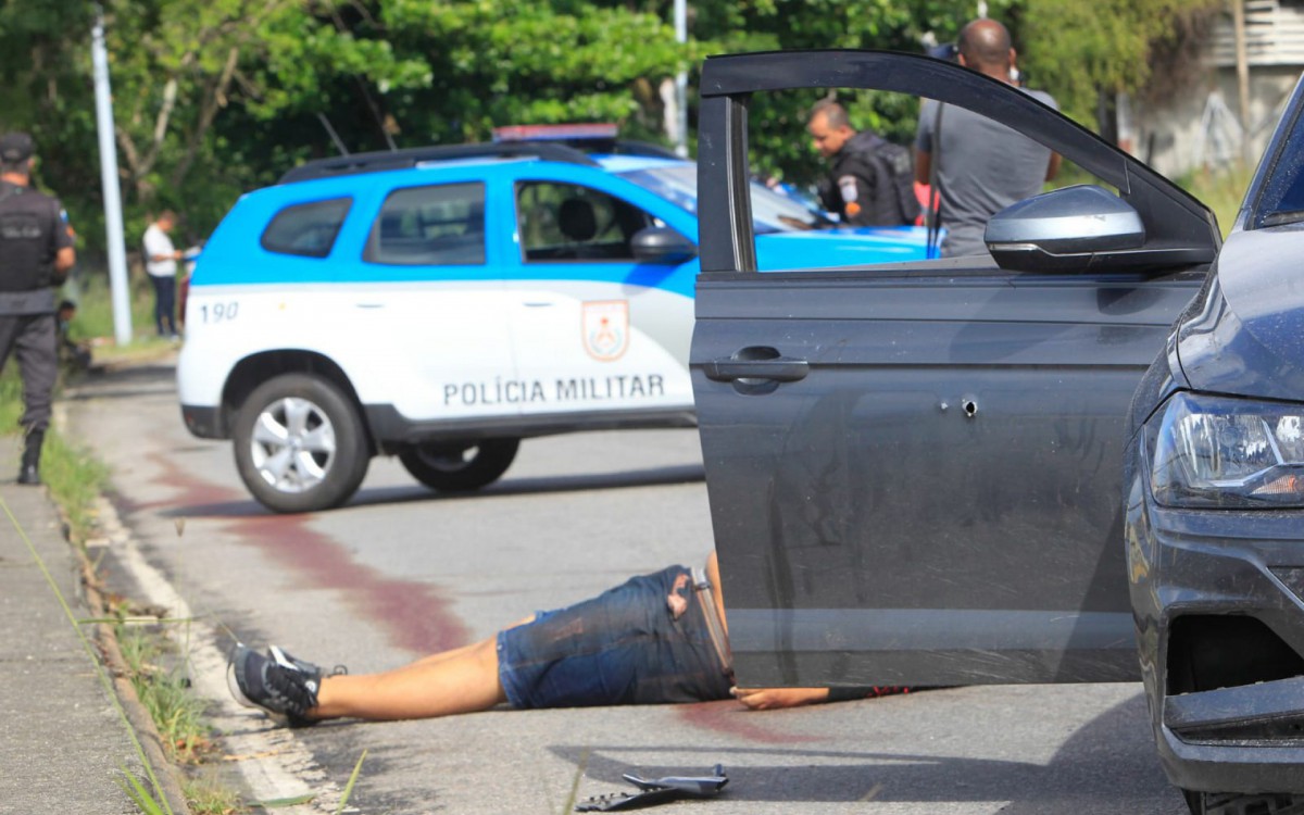 Homem morreu em confronto com policiais militares na Estrada do Galeão, na Ilha do Governador - Reginaldo Pimenta / Agência O Dia