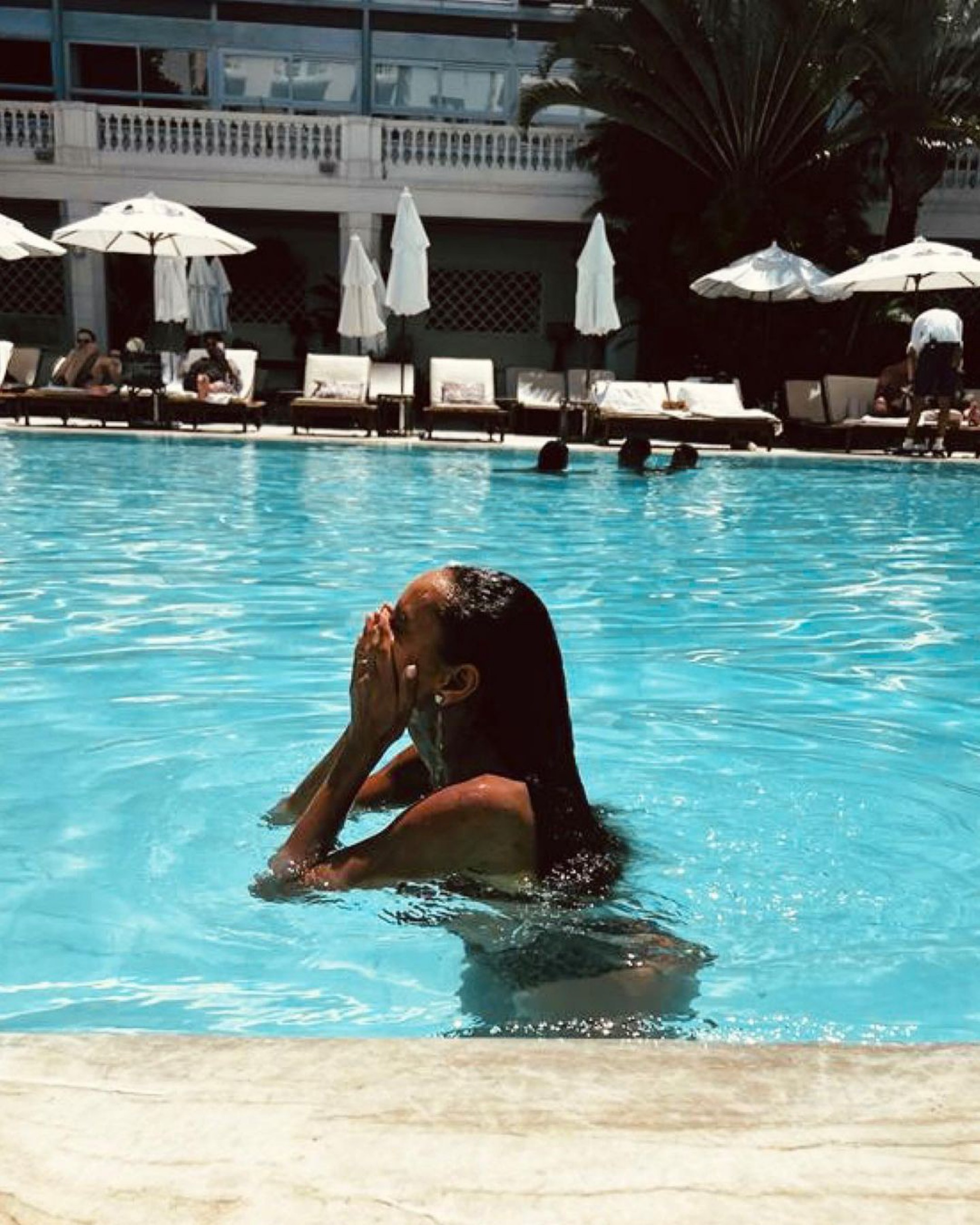 Taís Araújo aproveita dia ensolarado no Rio - Reprodução Internet