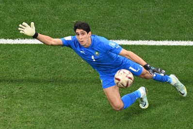 Destaque na Copa do Mundo, goleiro de Marrocos entra na mira de gigante europeu
