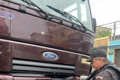 PM recupera caminhão de cargas em São João de Meriti