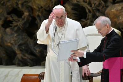 Papa Francisco pede que fiéis economizem no Natal para enviar ajuda à Ucrânia