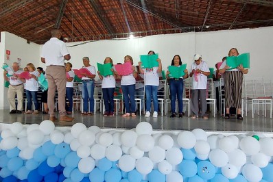 Grupos Alegria de Viver e Mulher participam da confraternização de fim de ano