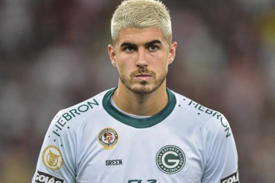 Pedro Raul finaliza exames, Vasco envia documentação e aguarda retorno do Kashiwa para anunciar contratação 