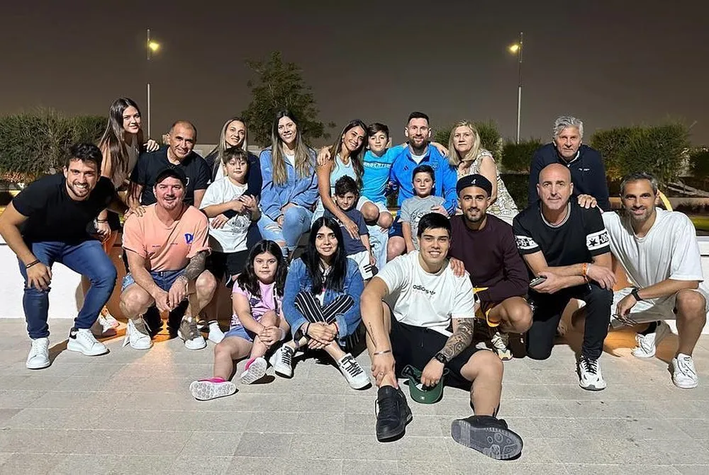 De folga, Messi se encontra com familiares em Doha