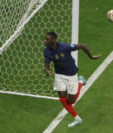  Randal Kolo Muani comemora o gol marcado na vitória da França sobre Marrocos