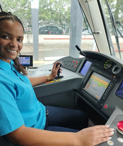 Lisamar Rodrigues é condutora do VLT há 3 anos