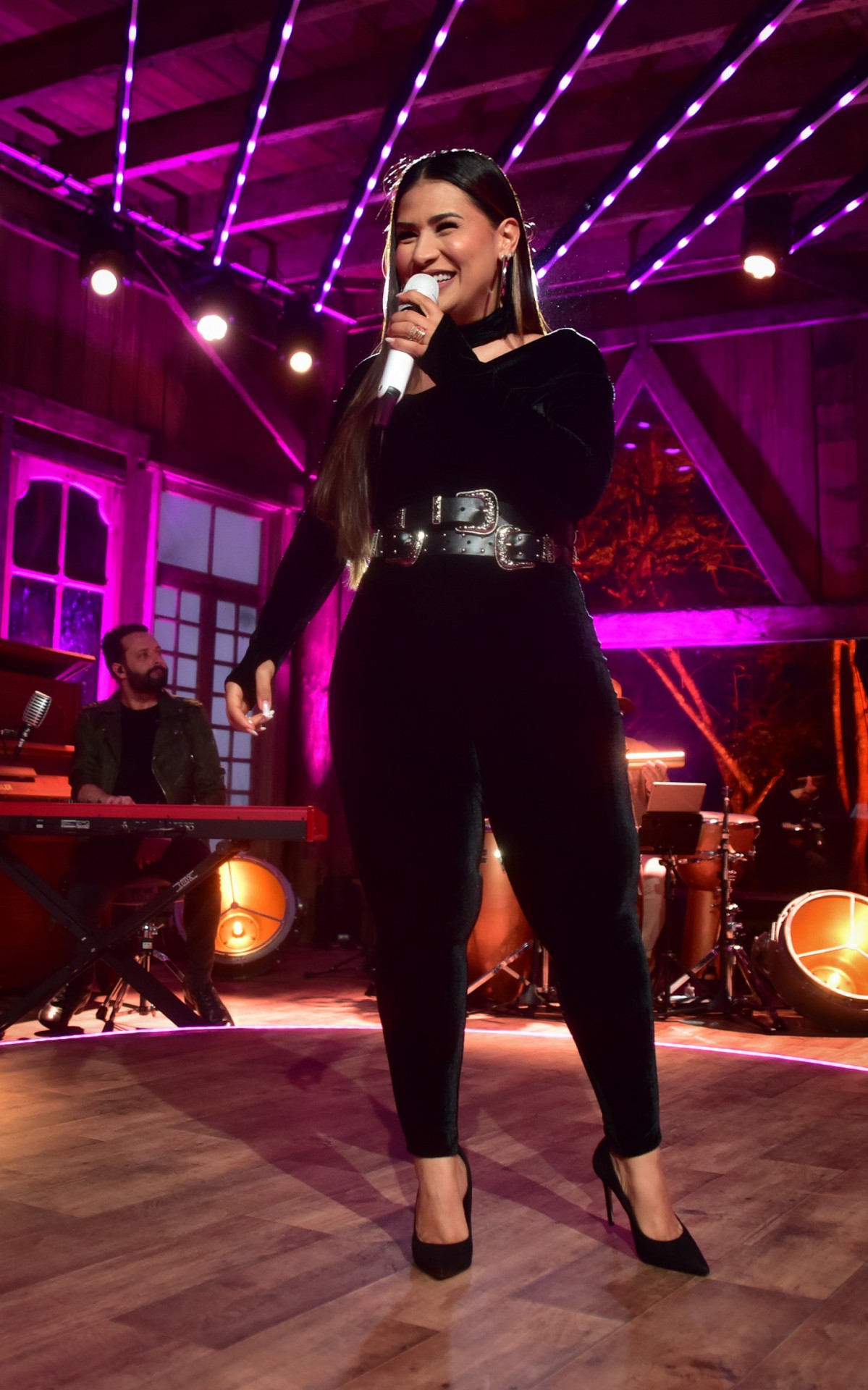 Simone Mendes grava primeiro DVD solo em S&atilde;o Paulo