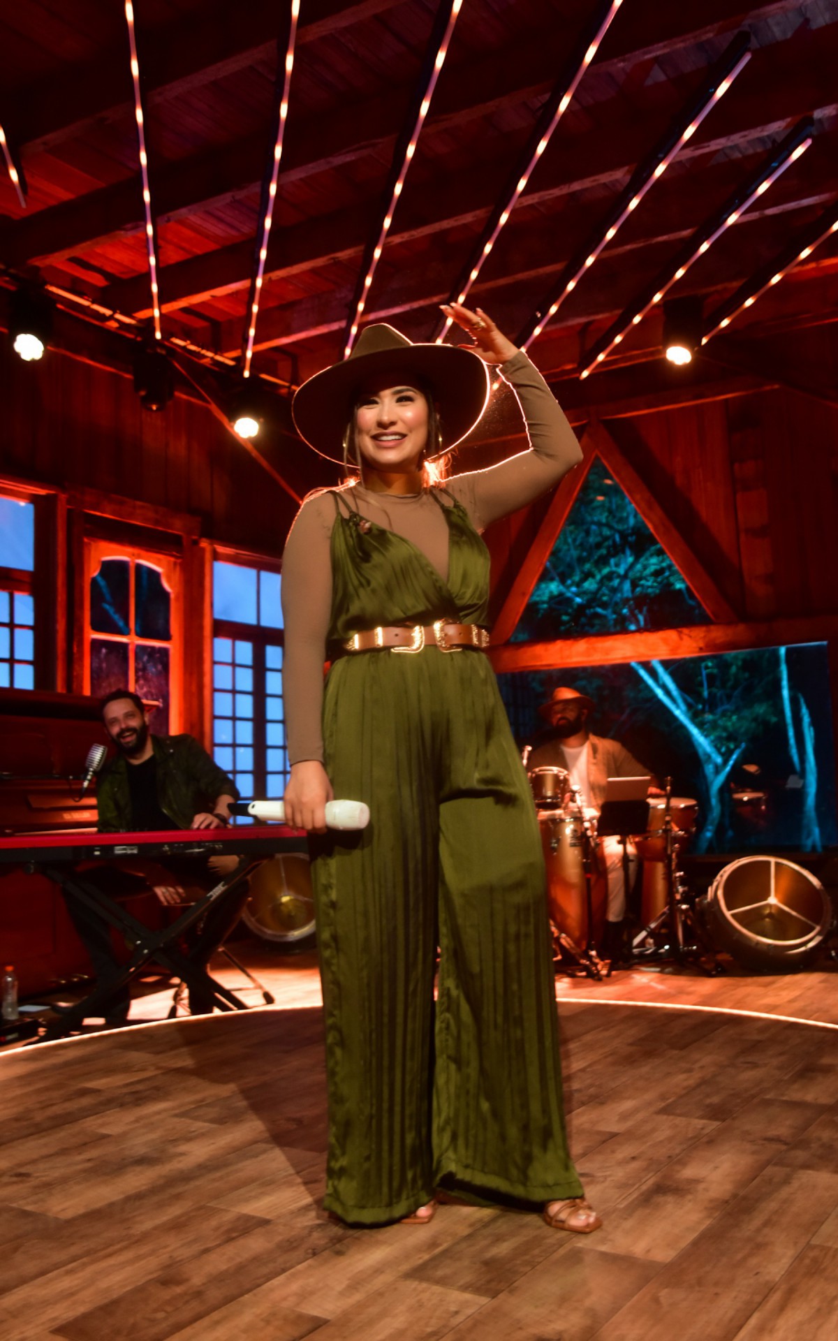 Simone Mendes grava primeiro DVD solo em S&atilde;o Paulo