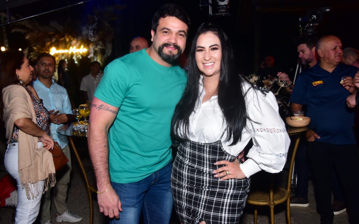 Fab&iacute;ola Gad&ecirc;lha e o marido, Bruno Amaral