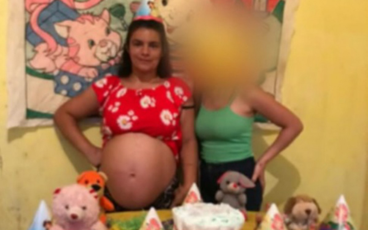 Grávida de nove meses, Vanessa Brito dos Santos precisou passar por cesárea de emergência