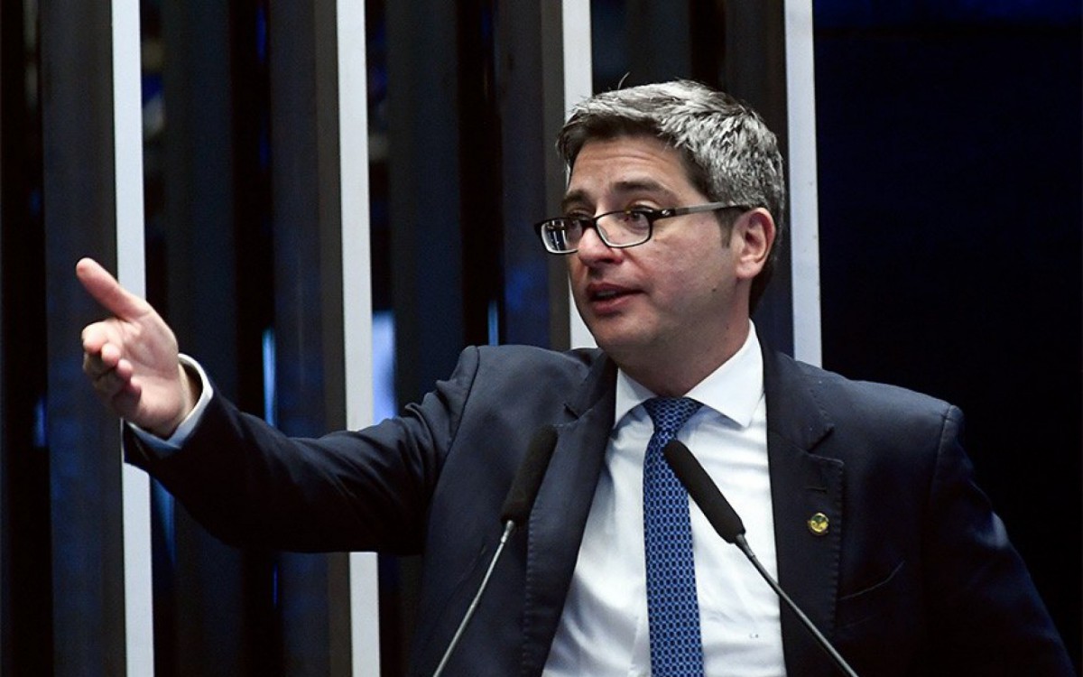 Senador Carlos Portinho (PL-RJ)