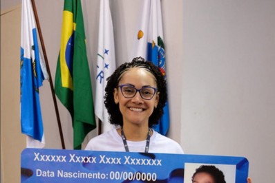 Autistas recebem carteira de identificação em Angra