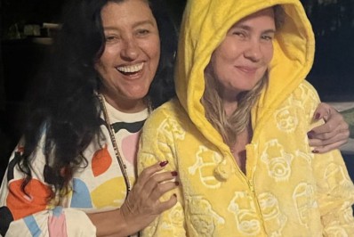 Adriana Esteves faz aniversário e recebe homenagem de Regina Casé: 'Ser superior'