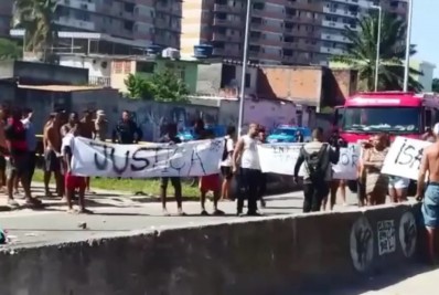Moradores de comunidade fazem protesto em pista de acesso à Linha Amarela após morte de adolescente