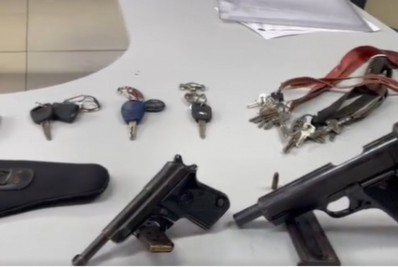 PM descobre desmanche de veículos em ação com preso e apreensão de pistolas em Belford Roxo