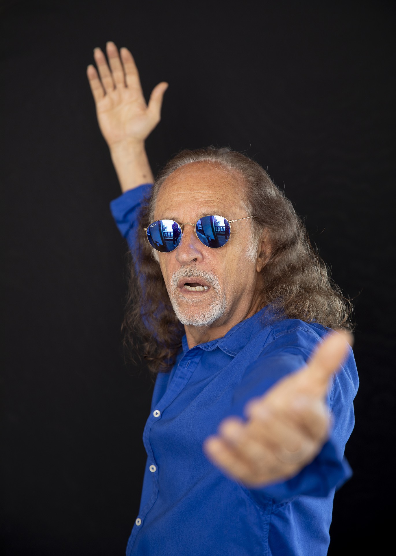 ALCEU VALENÇA canta ao lado de Tovinho (teclados), André Julião (sanfona), Zi Ferreira (guitarra), Nando Barreto (baixo), Cassio Cunha (bateria).