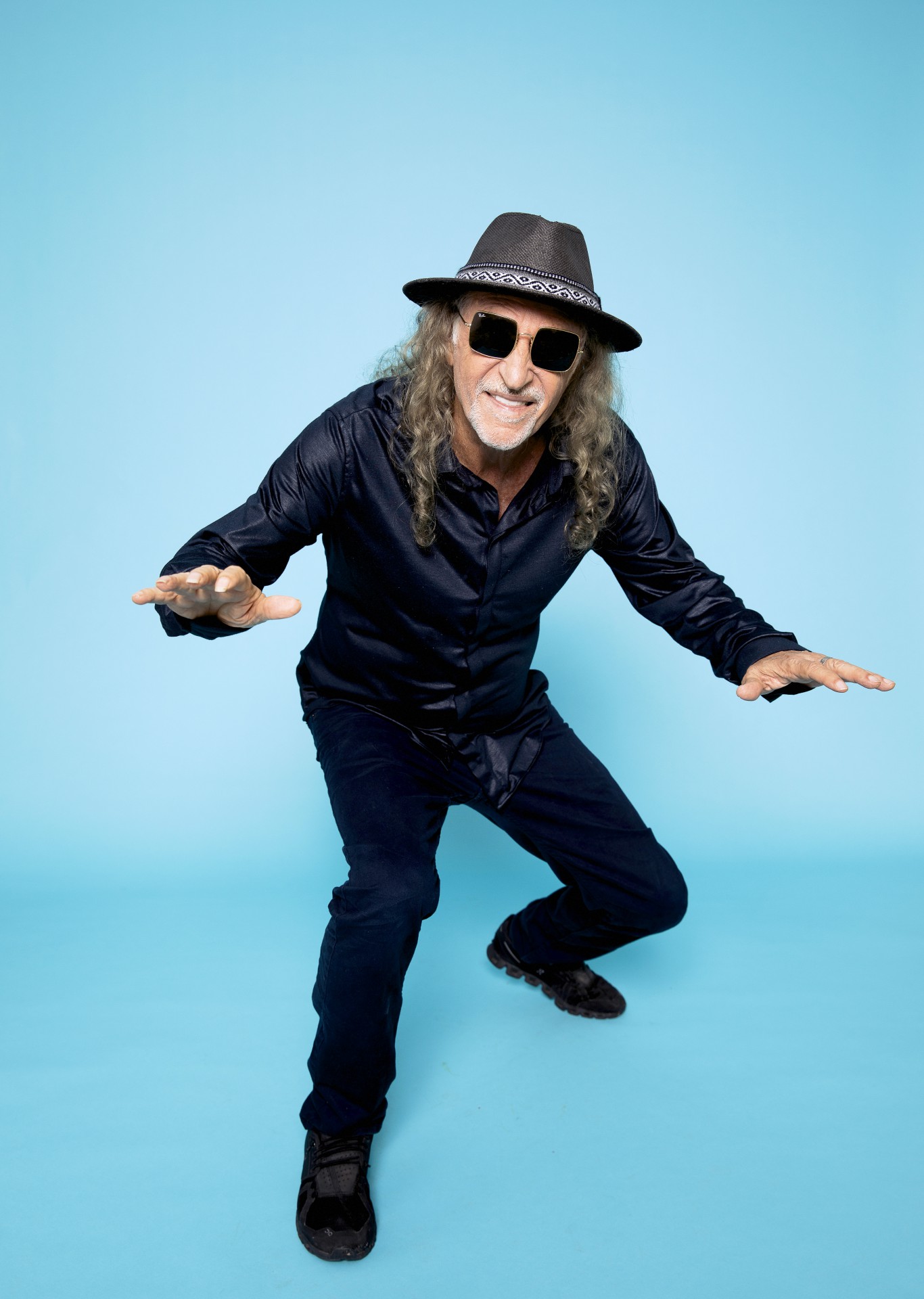 ALCEU VALENÇA canta ao lado de Tovinho (teclados), André Julião (sanfona), Zi Ferreira (guitarra), Nando Barreto (baixo), Cassio Cunha (bateria).