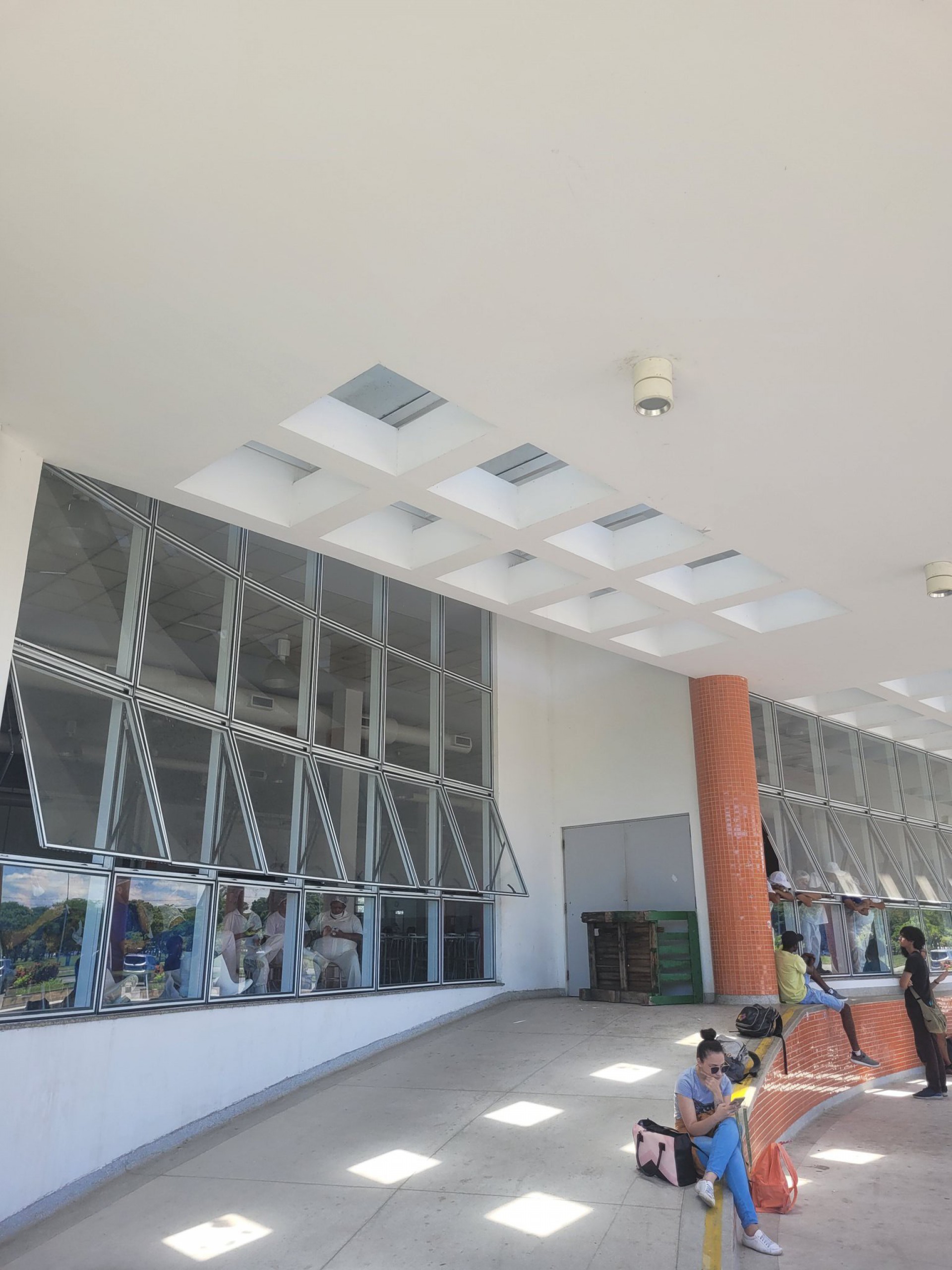 Paralisação dos terceirizados na Universidade Federal do Rio de Janeiro (UFRJ) fecha único restaurante universitário em funcionamento - Divulgação