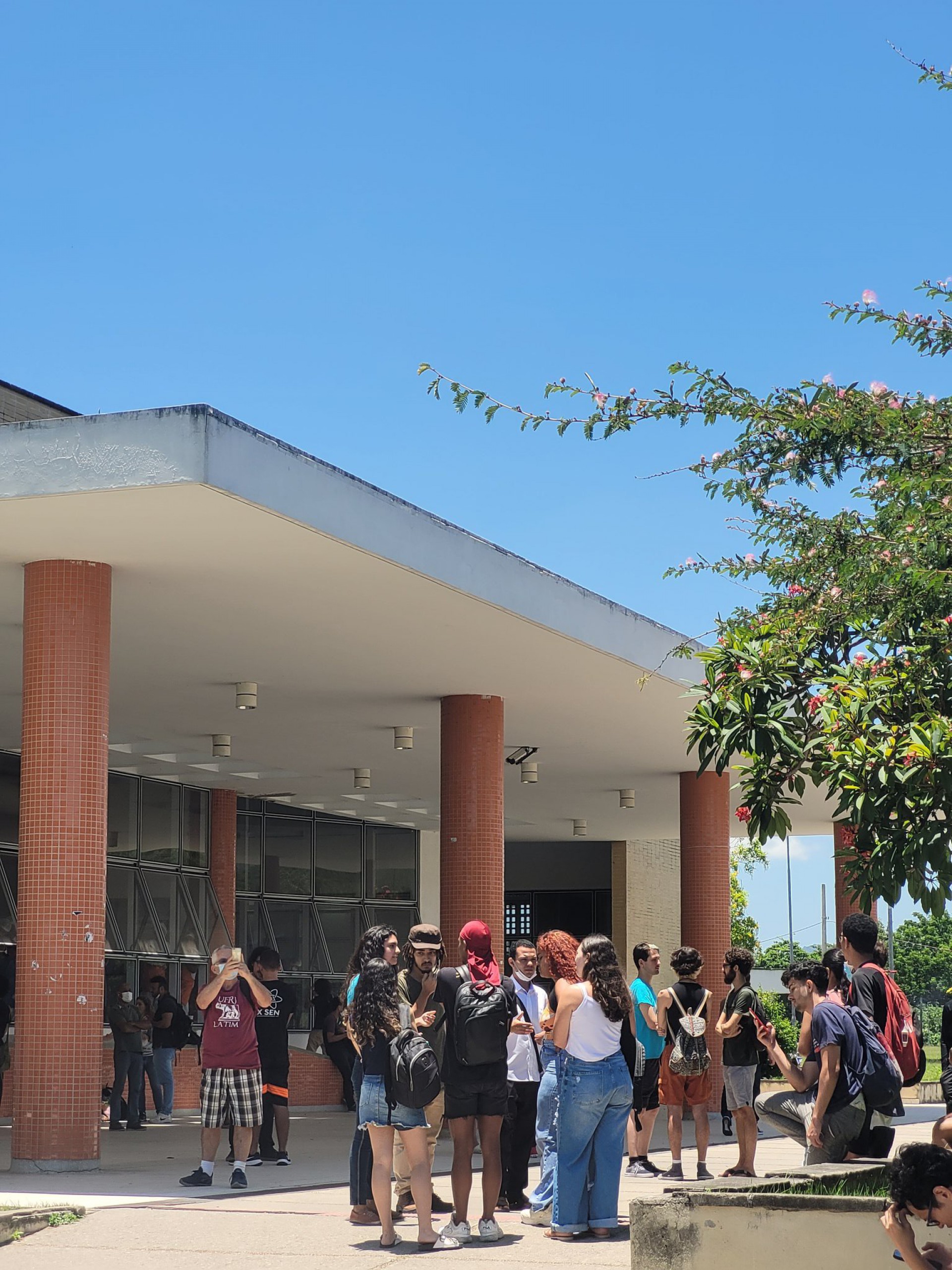 Paralisação dos terceirizados na Universidade Federal do Rio de Janeiro (UFRJ) fecha único restaurante universitário em funcionamento - Divulgação
