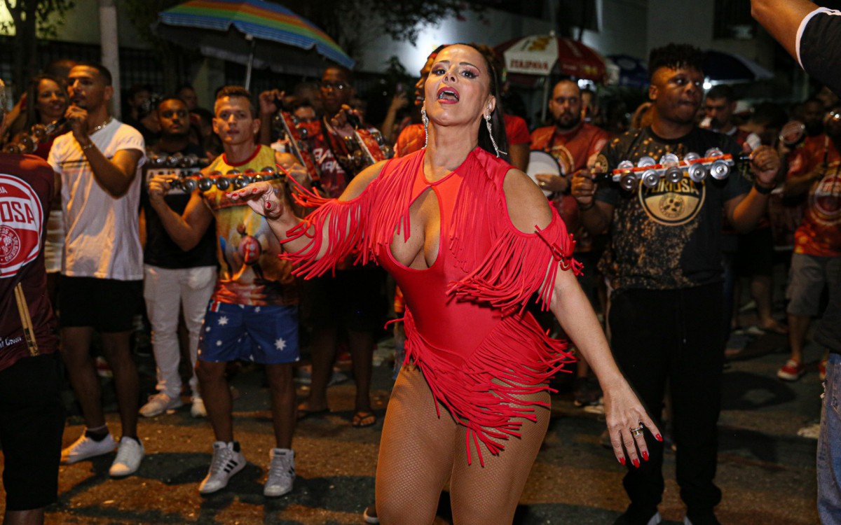 Viviane Ara Jo D Show De Samba No P No Ensaio De Rua Do Salgueiro O Dia Na Folia O Dia