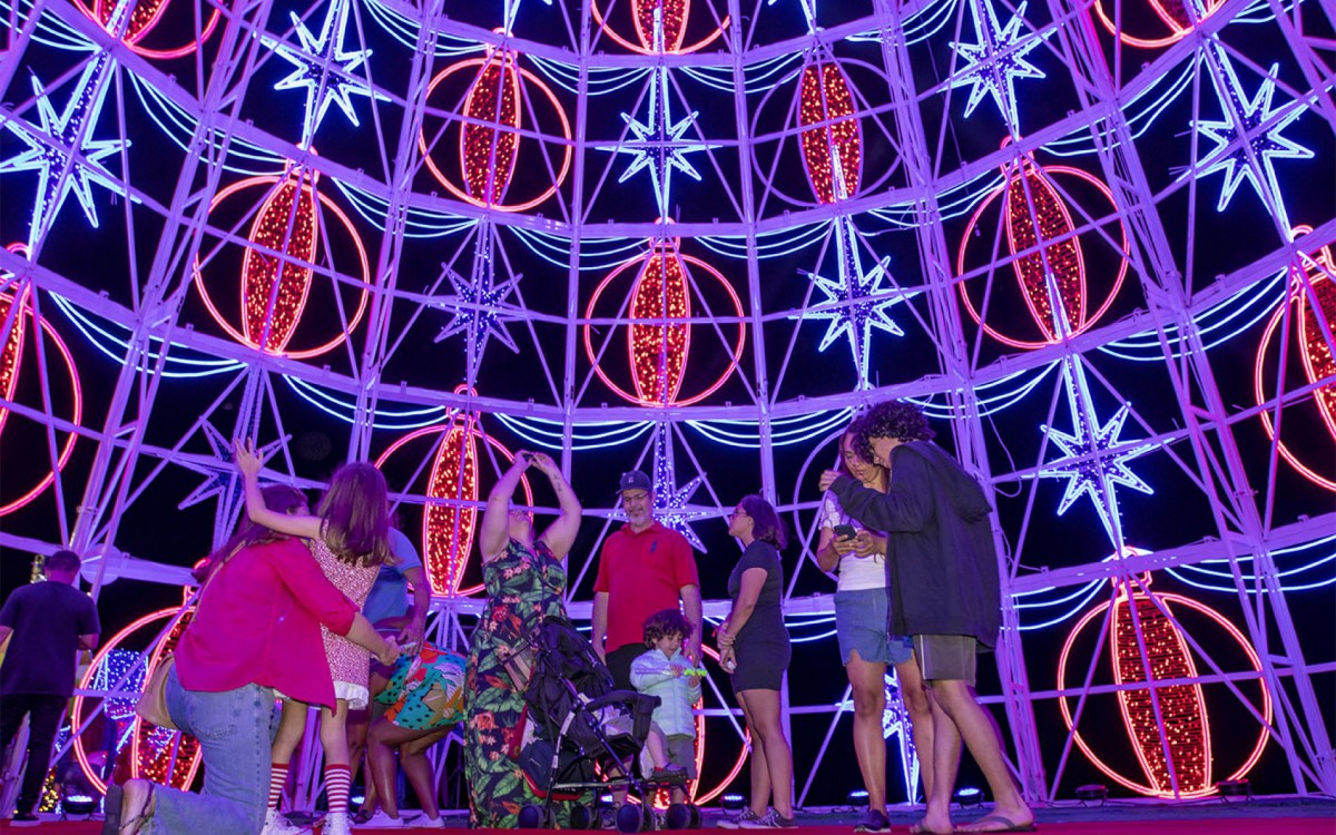 Inaugura&ccedil;&atilde;o da Vila do Papai Noel. Praia dos Cavaleiros, Maca&eacute;/RJ