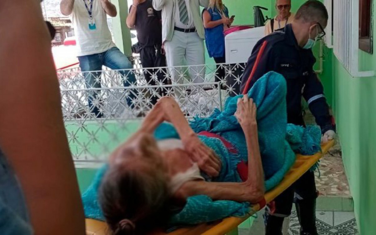 Sete idosos foram resgatados pelas equipes em São Gonçalo - Divulgação