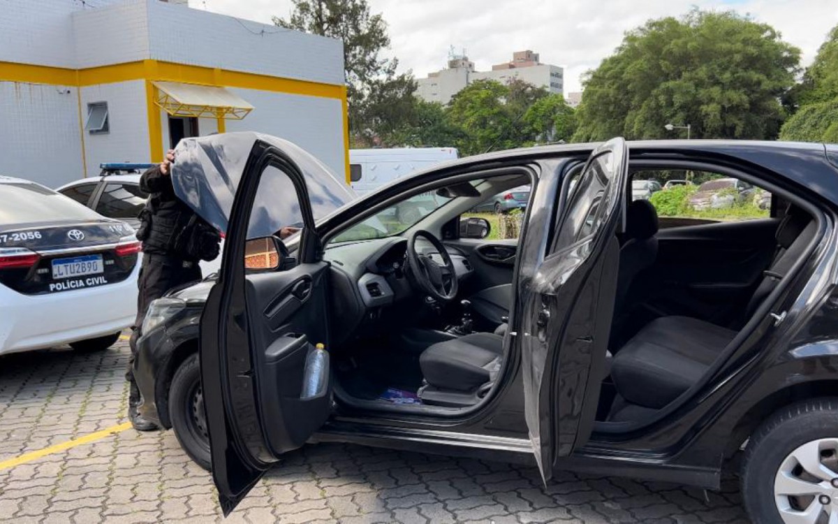 Carro de aplicativo foi apreendido ao transportar drogas do Rio para Teres&oacute;polis