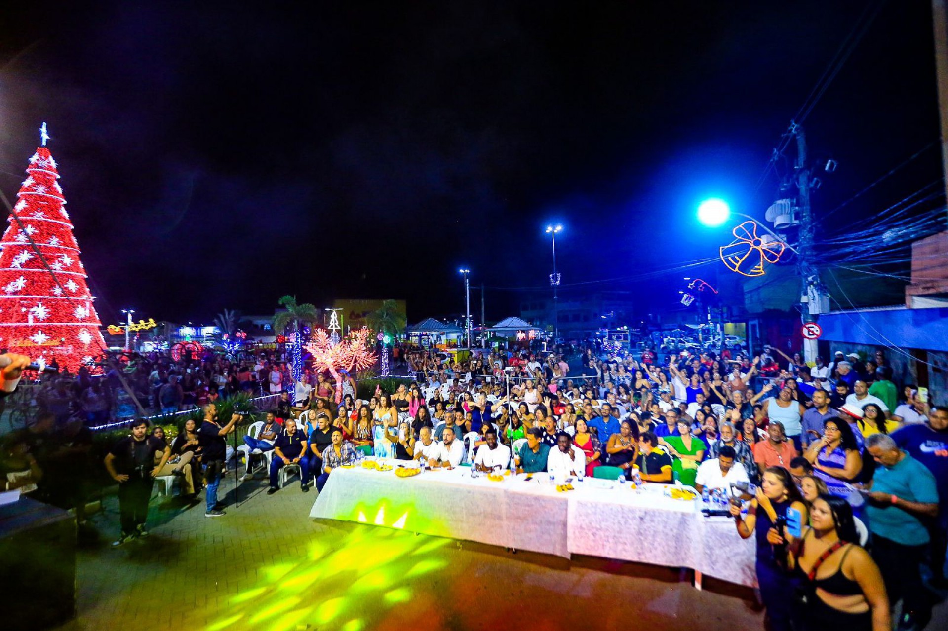 O público lotou a praça de Heliópolis para assistir à final do Prêmio Destaque Empreendedor Musical - Rafael Barreto/PMBR