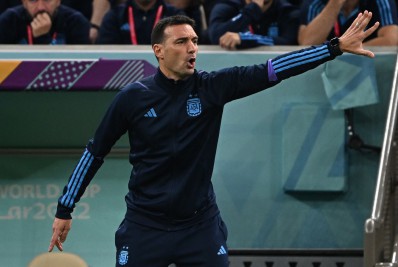 De olho na França, Scaloni testa várias formações em treino da Argentina; confira