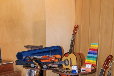 Secretaria de Cultura entrega instrumentos e equipamentos para a Escola de Música de Teresópolis