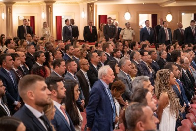 Deputados estaduais eleitos recebem diploma em clima de camaradagem